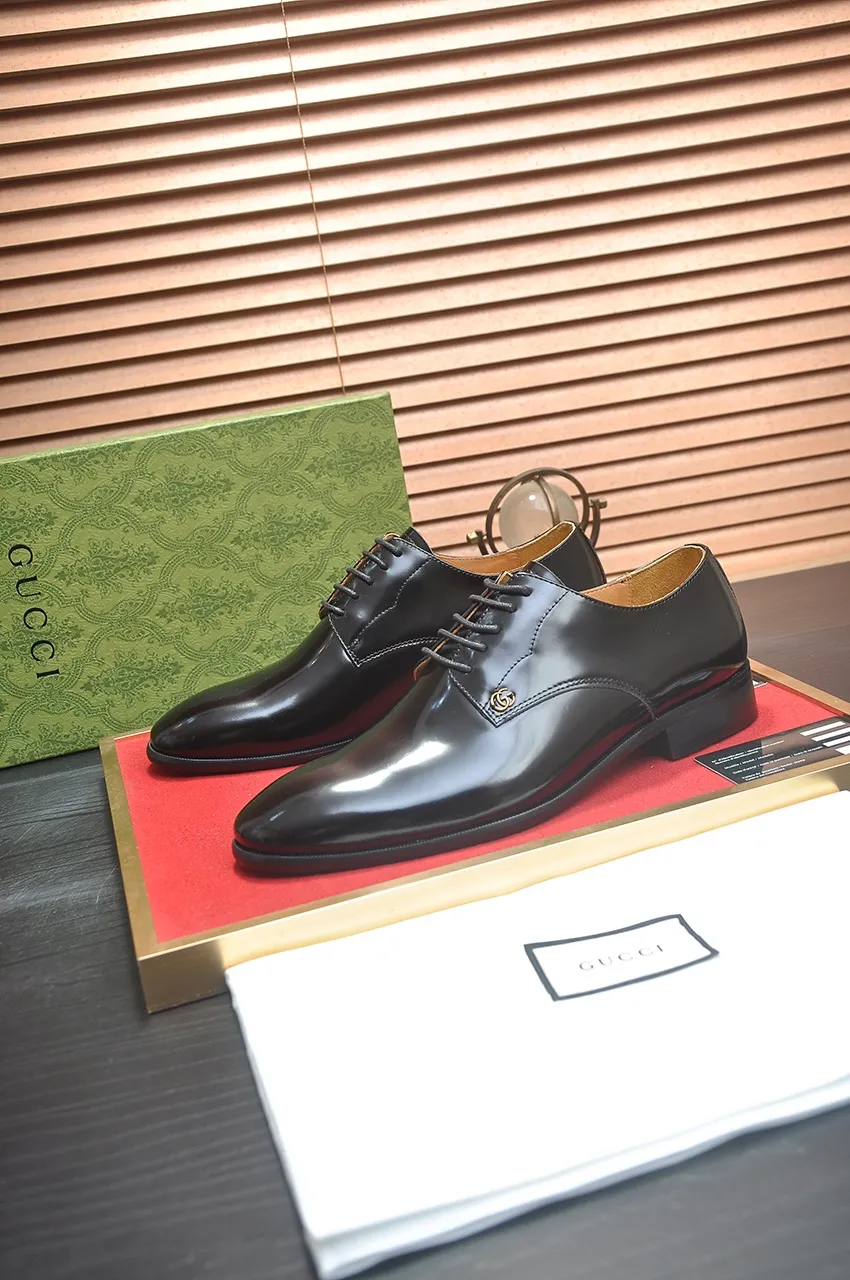 Men's shoes💰500💶Italy's top luxury men's shoe giant (GUCCI) (Gucci) (full cowhide lining) new arrival🍃Original European style🔰 Pleasant to the eye😍In order to make the shoes more durable and non-deformable🌀The production continues to follow traditional methods but there is still no lack of innovation💪Choose original sheepskin for the leather♻️ Smooth and natural And extra bright ⭐Made of imported cowhide, the first choice of rich people 38-45 (45 customized)